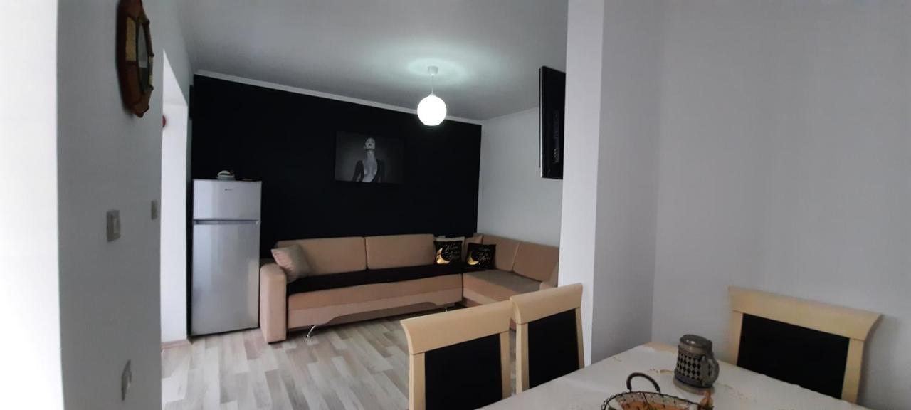 Apartament Clara Permet Apartamento Exterior foto