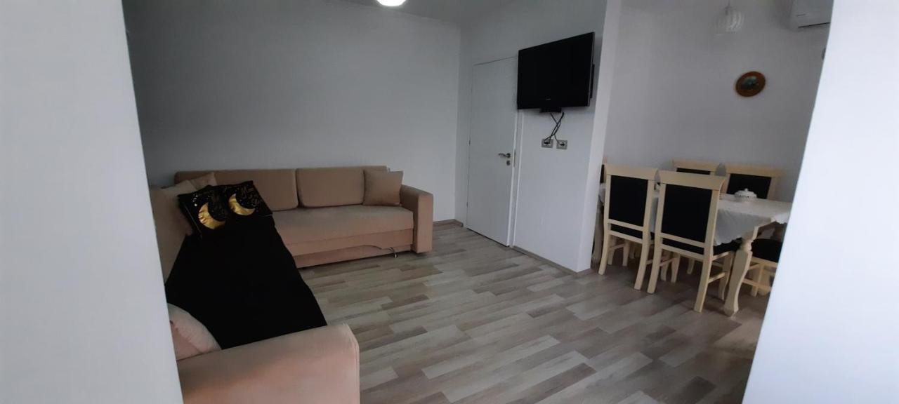 Apartament Clara Permet Apartamento Exterior foto